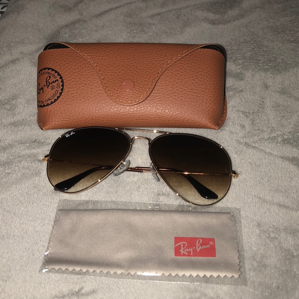 Brand New Ray-Ban Aviators with case and cloth